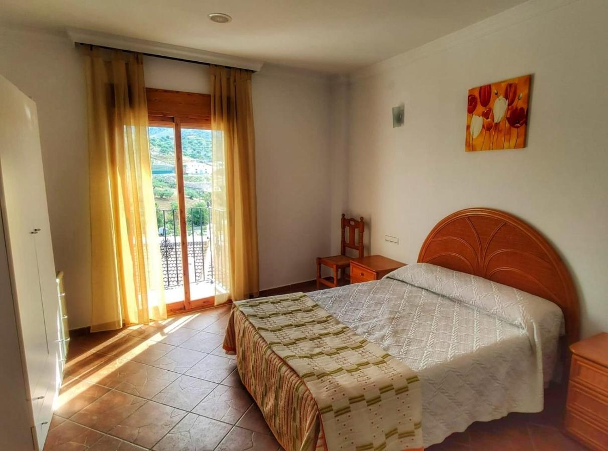 Casa Amplia Con Terraza En La Vinuela 빌라 외부 사진