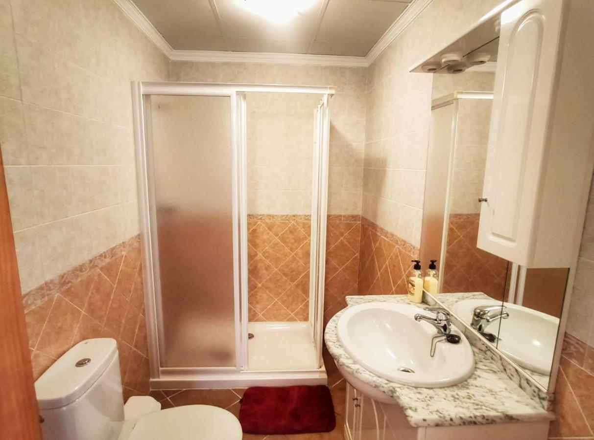 Casa Amplia Con Terraza En La Vinuela 빌라 외부 사진