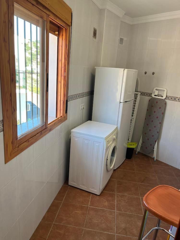 Casa Amplia Con Terraza En La Vinuela 빌라 외부 사진